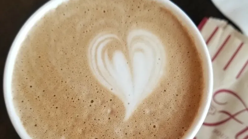 Cafe Ficelle latte and croissant, Camarillo